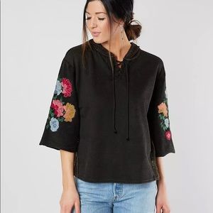 Gimmicks flower embroidered sweatshirt. Size medium. 3/4th length sleeves.